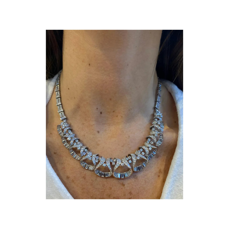 Platinum Art Deco diamond necklace set with 2.30 carats of diamonds